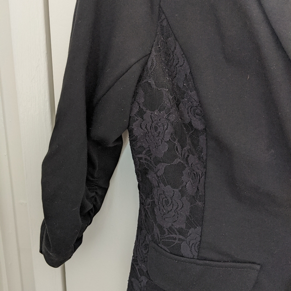 Blazer - Picture 2 of 2